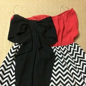 Everly Black Red Mini Strapless Dress Large